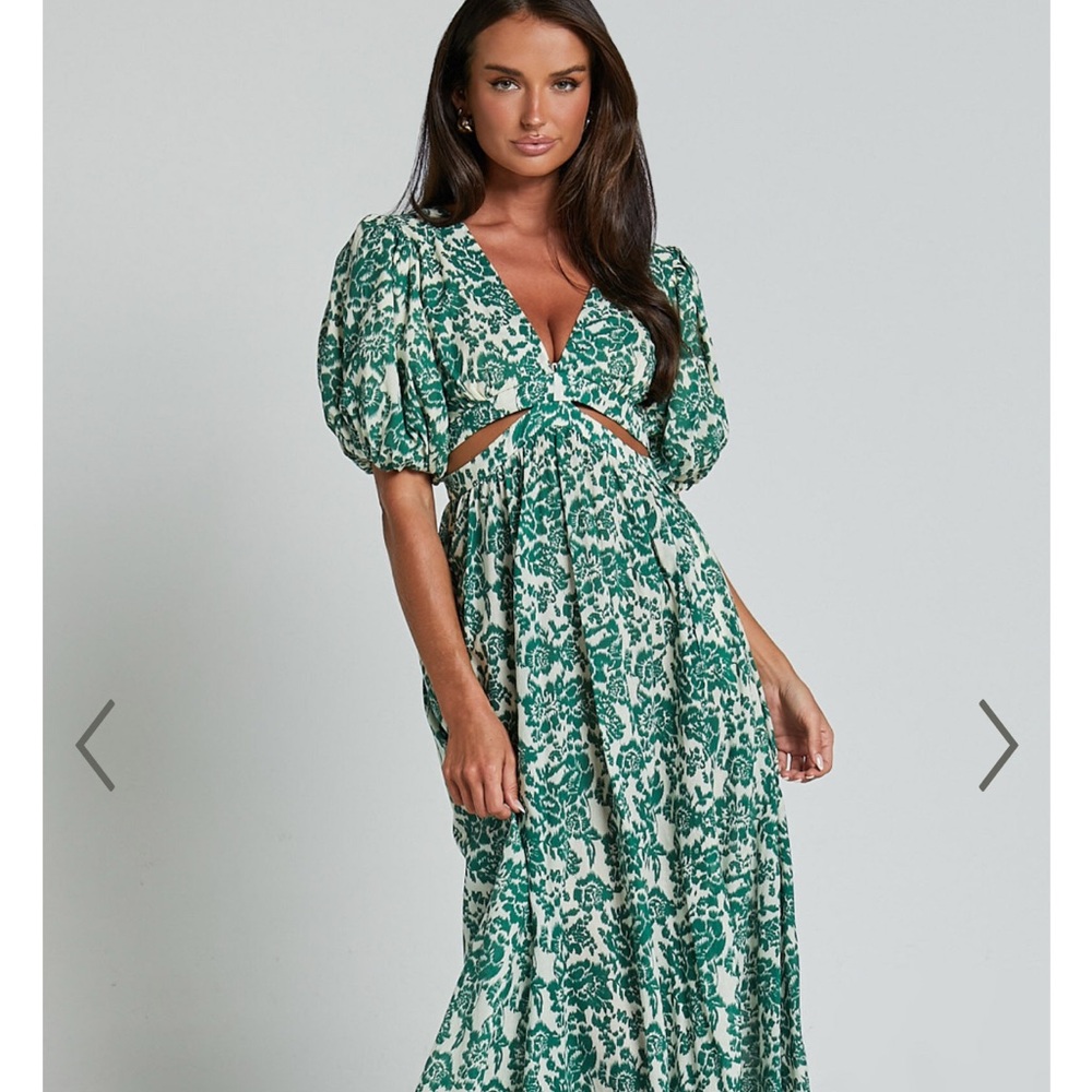 NELLI MIDI DRESS - SHORT SLEEVE CUT OUT DRESS IN GREEN SILHOUETTE